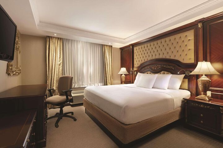 Room 9 of 34