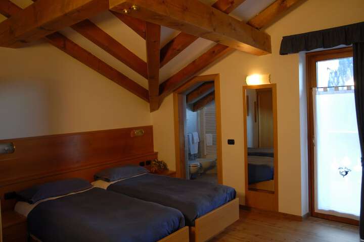 Room 2 of 20