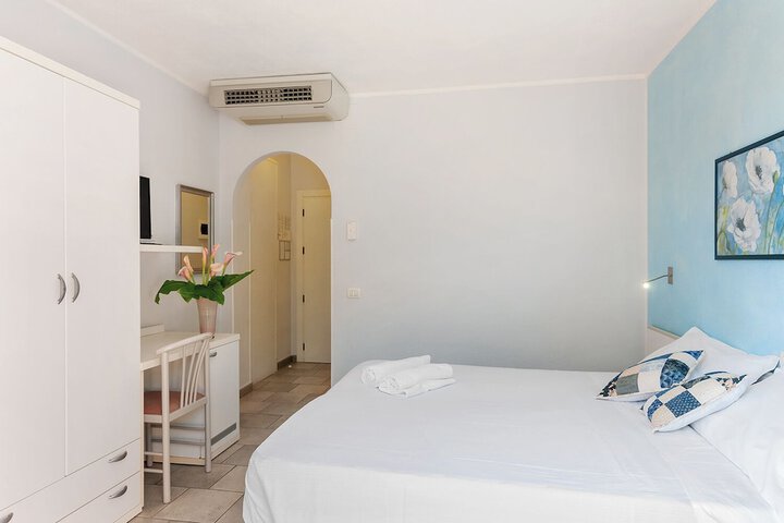 Room 2 of 22