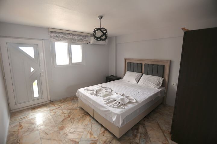 Room 12 of 34