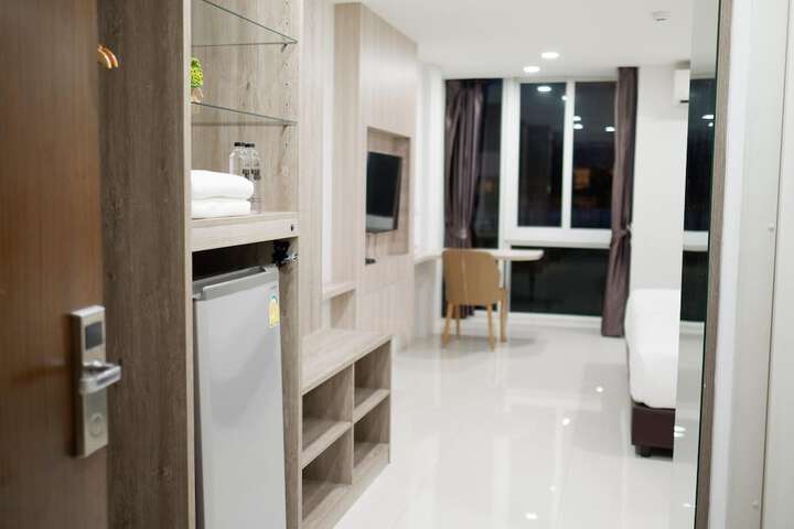 Room 8 of 10