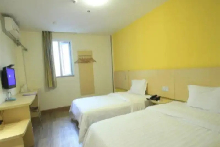 Room 4 of 10