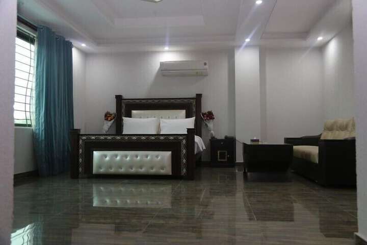 Room 11 of 23