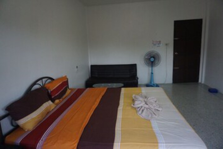 Room 9 of 15