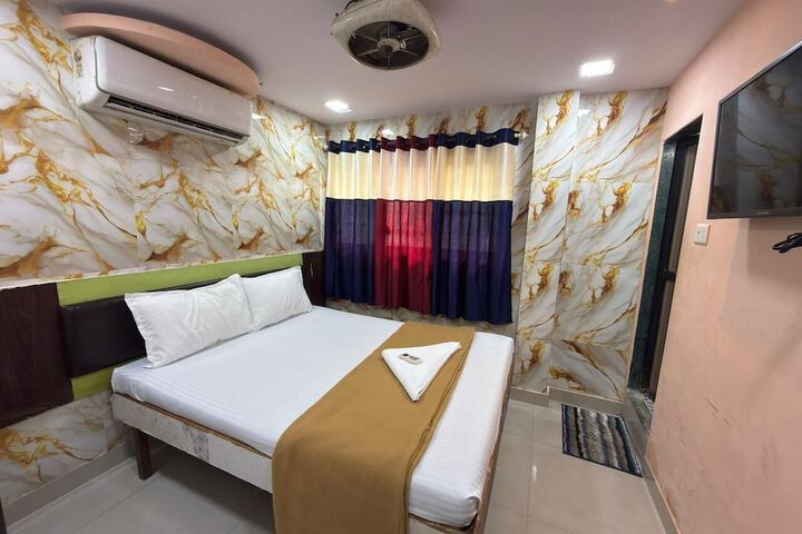 Room 4 of 7