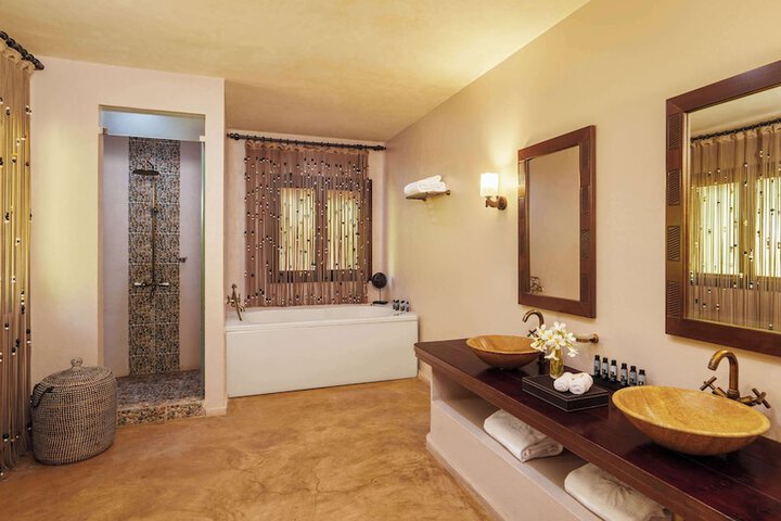 Room 46 of 221