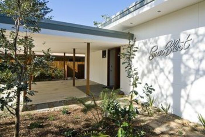 Hotel Exterior 7 of 26