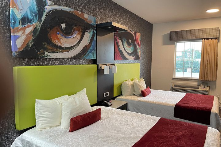 2 Queen Beds (8 of 12)