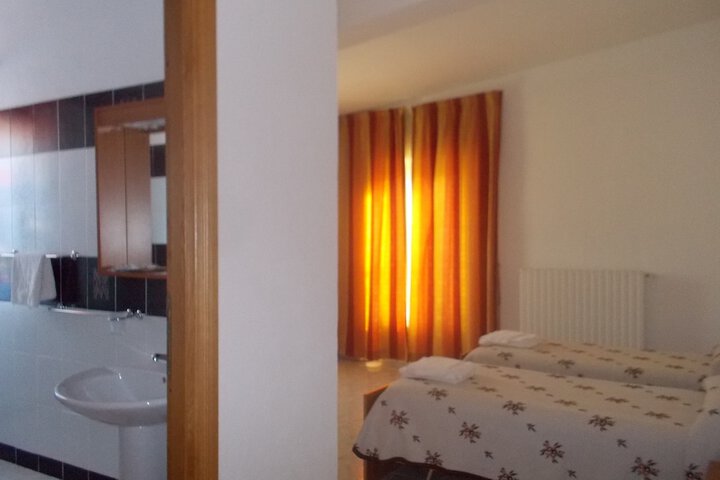 Room 34 of 65