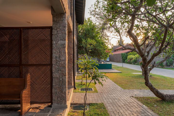 Hotel Exterior 156 of 159