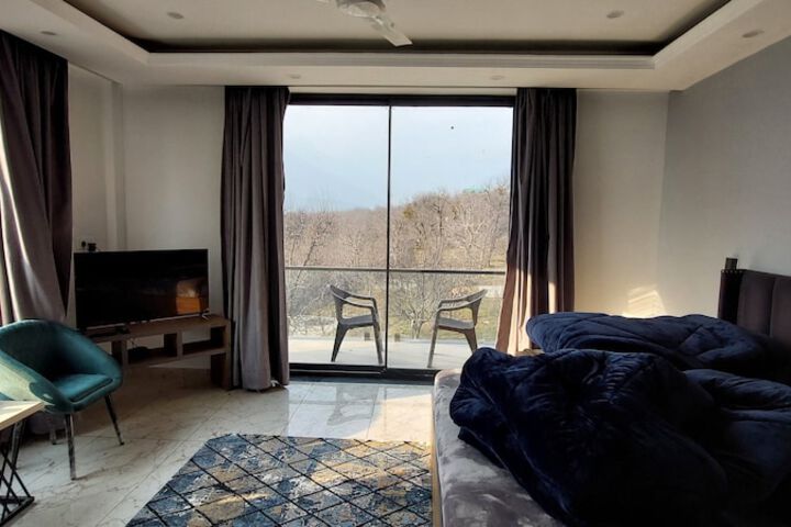 Room 10 of 23