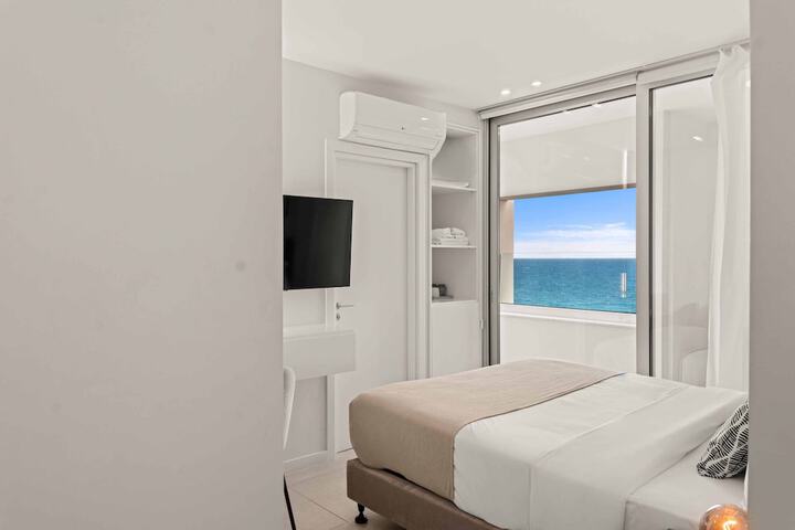 Room 7 of 10