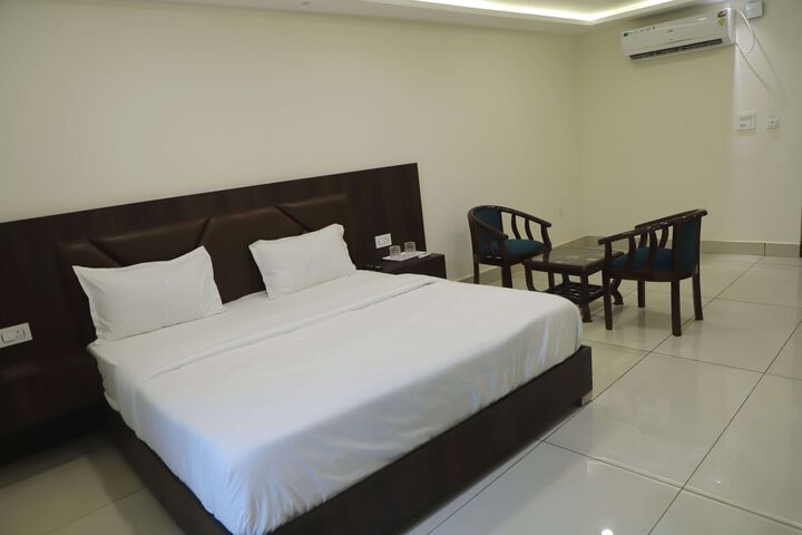 Room 7 of 8