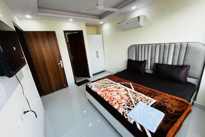 Room 3 of 6