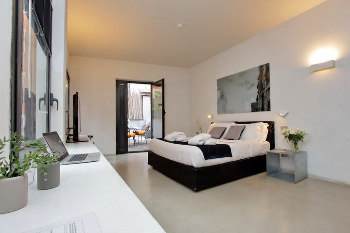 Room 10 of 33