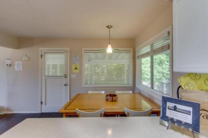 Hemlock Modern Beach House in Cannon Beach, OR