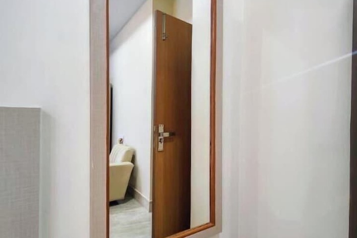 Room 4 of 7