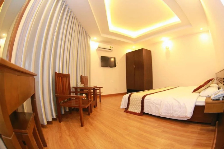 Room 5 of 13