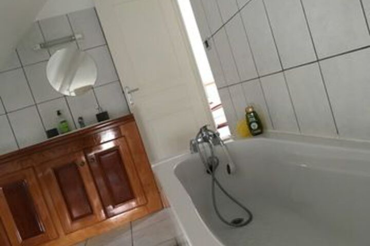 Room 2 of 11
