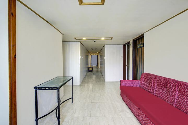 Itsy Hotels Crystal Palace Shimla With Valley View