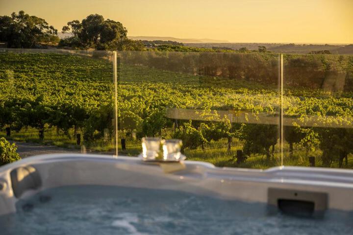 The Strand at the Vineyard Retreat McLaren Vale - King BR Comp Minibar, Breakfast Prov, Fireplace