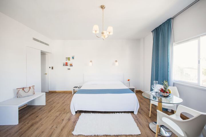 Room 6 of 37