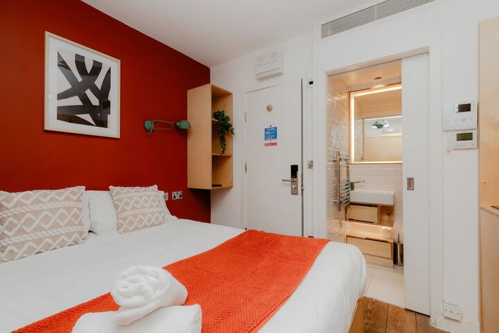 Room 9 of 28