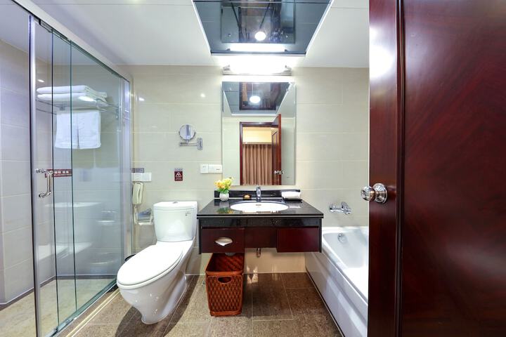 Room 15 of 36