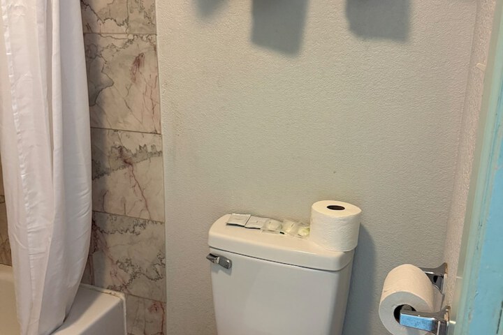 Room 32 of 42