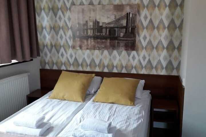 Room 23 of 38