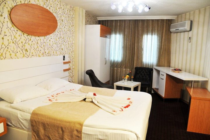 Room 9 of 36