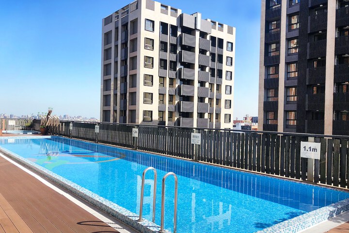 Hotel with Pool