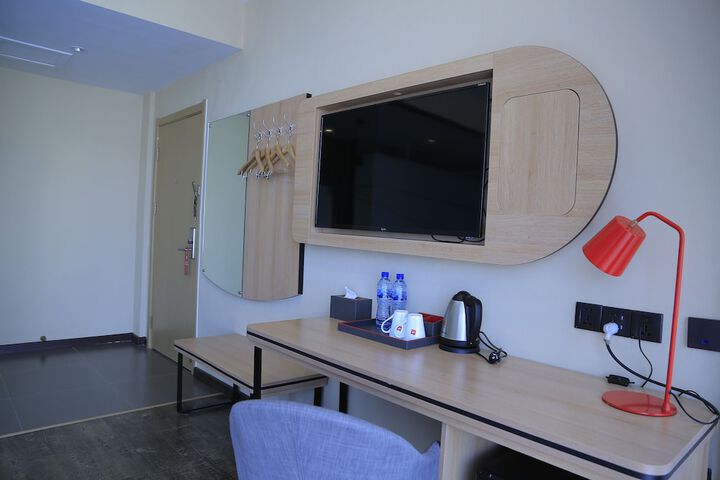 Room 17 of 34