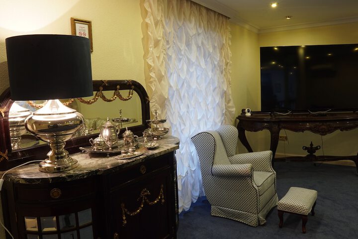 Room 11 of 14