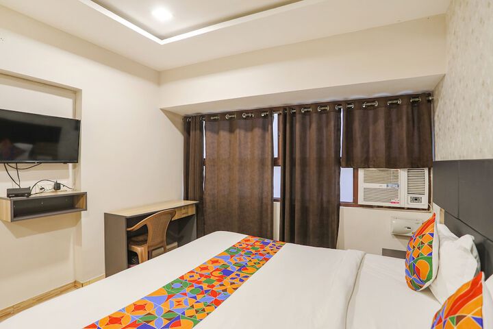 Room 15 of 28