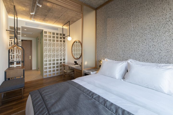 Room 13 of 66