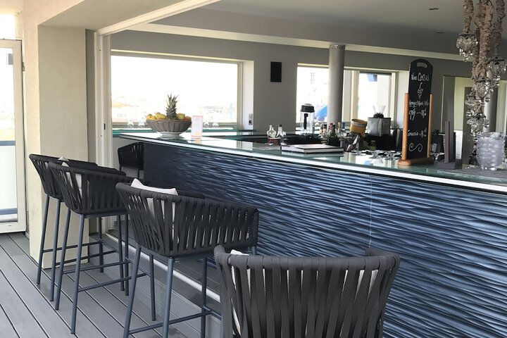 Lounge 94 of 125
