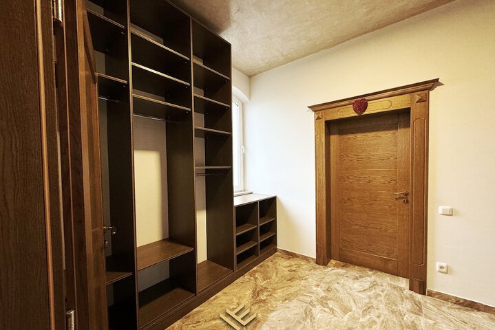 Room 12 of 121