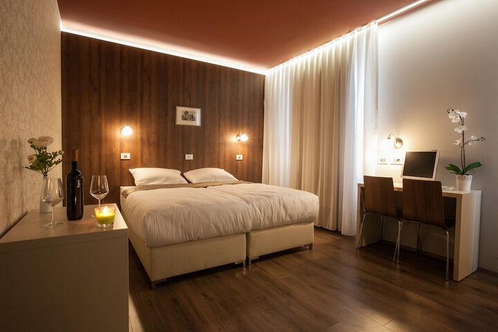 Room 7 of 20