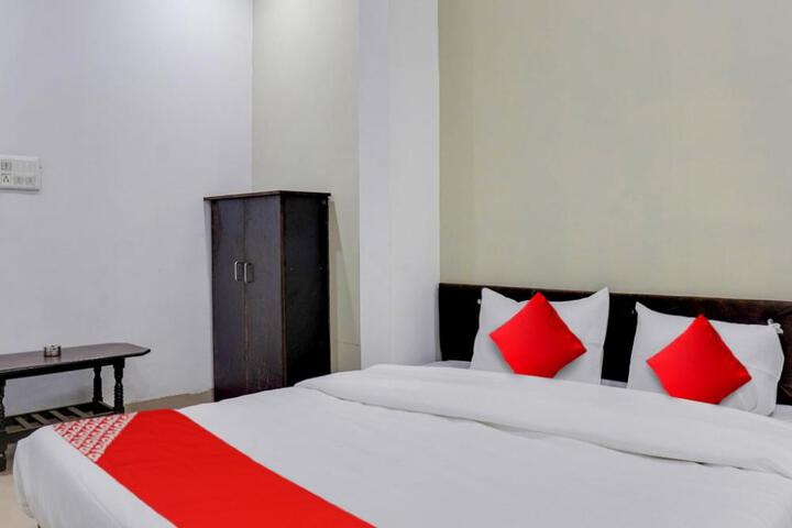 Hotel O Midnight Palace