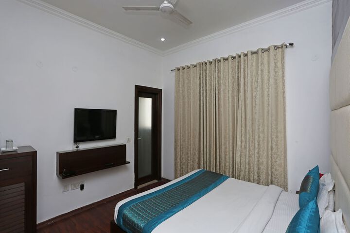 Room 7 of 19