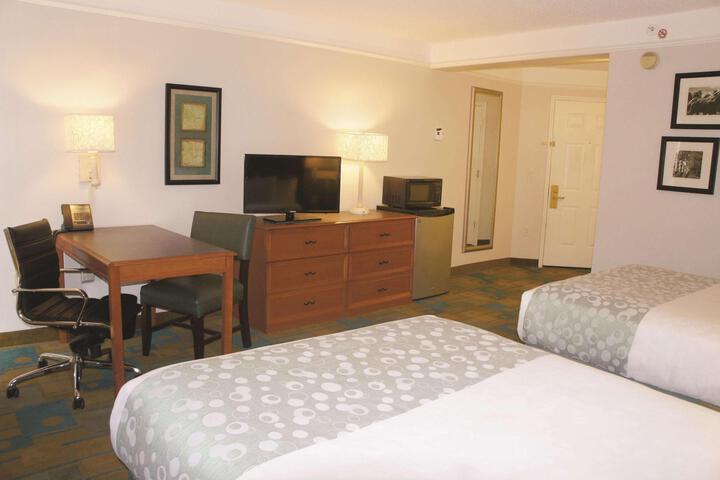 1 King Bed Accessible (5 of 6)