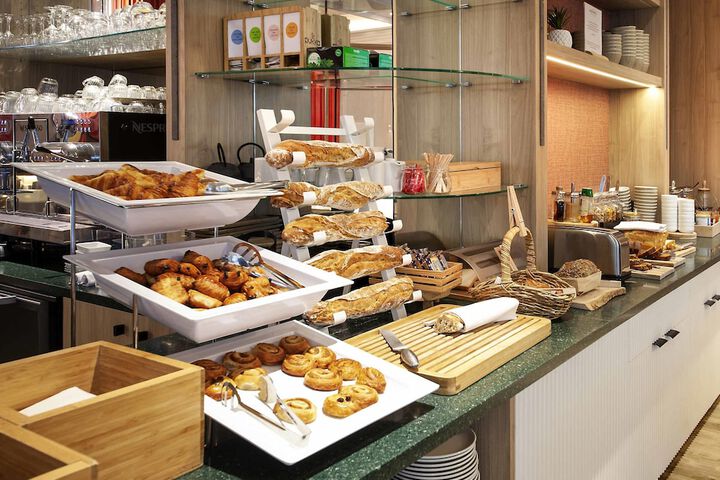 Breakfast/Coffee Service 72 of 129