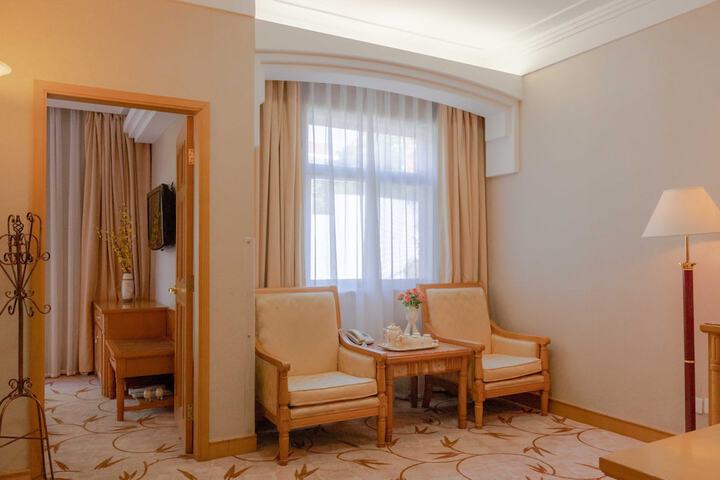 Room 14 of 40