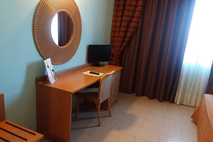 Room 8 of 31
