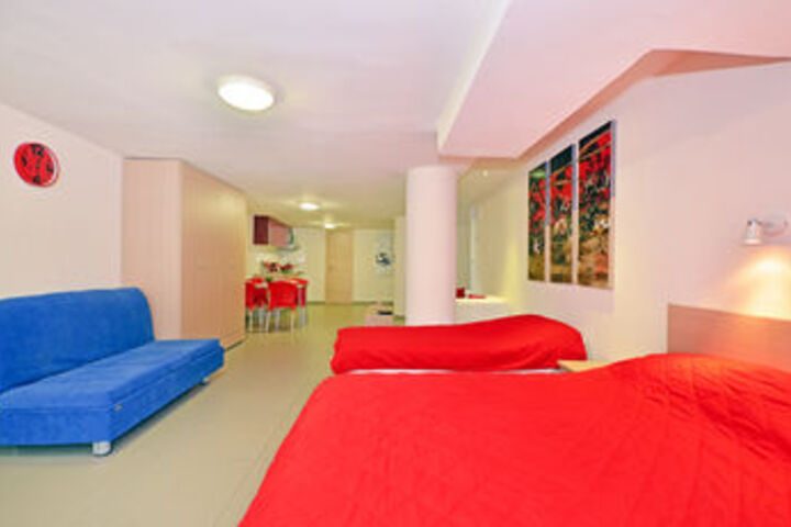 Room 6 of 17