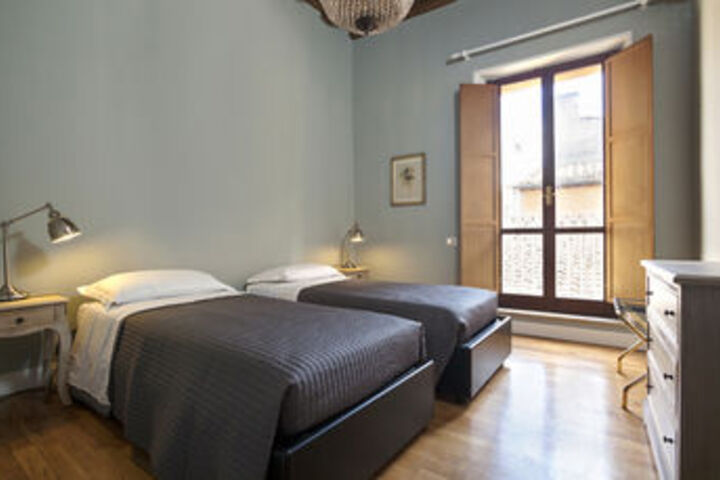 Room 32 of 87