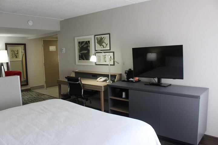 1 King Bed Accessible (11 of 14)