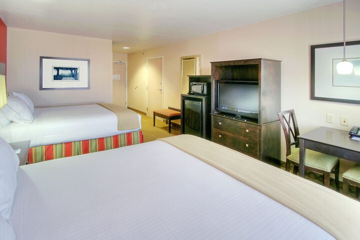 Room 4 of 32