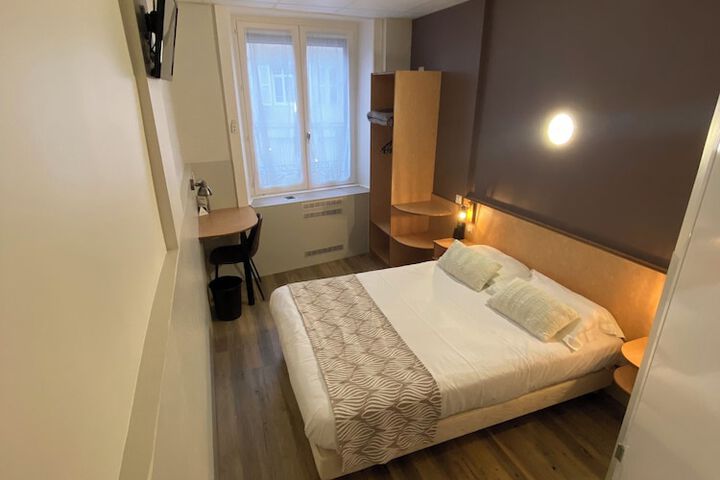 Room 13 of 33